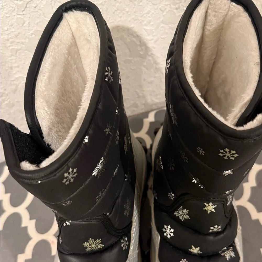 Kids Coga Snow Boots - Black and White Size 1.5